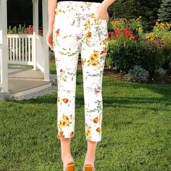 Jen7 by 7 for all mankind! White quality pants with pretty floral design… - Picture 3 of 11